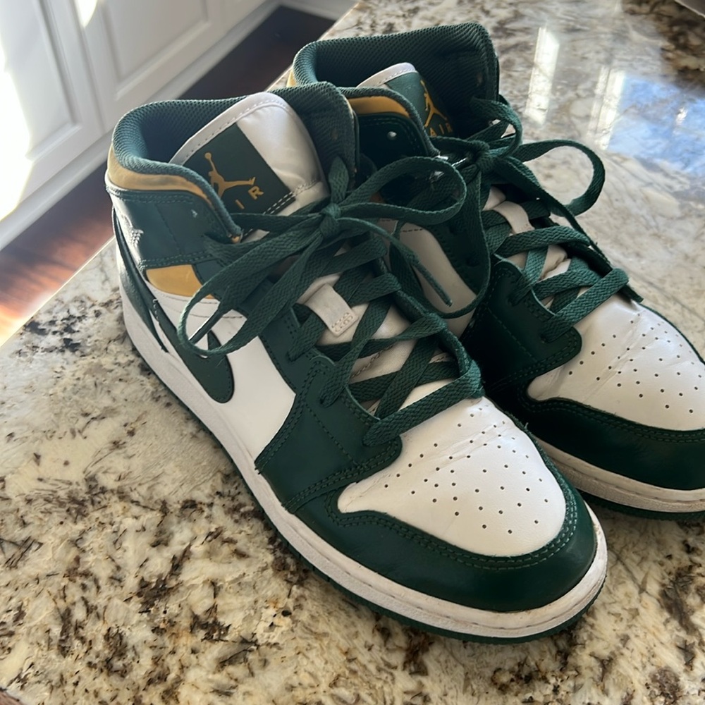 Air Jordan 1 Mid Sonic